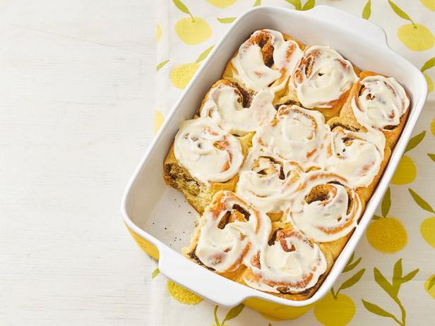 Wie man Zitronen-Mohn-Brötchen backt