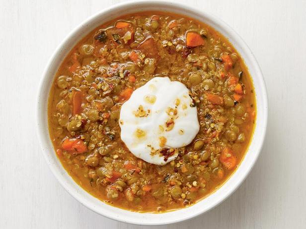 Wie man Linsensuppe mit Quinoa zubereitet