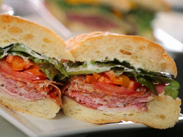 Wie man ein Hoagie-Sandwich zubereitet