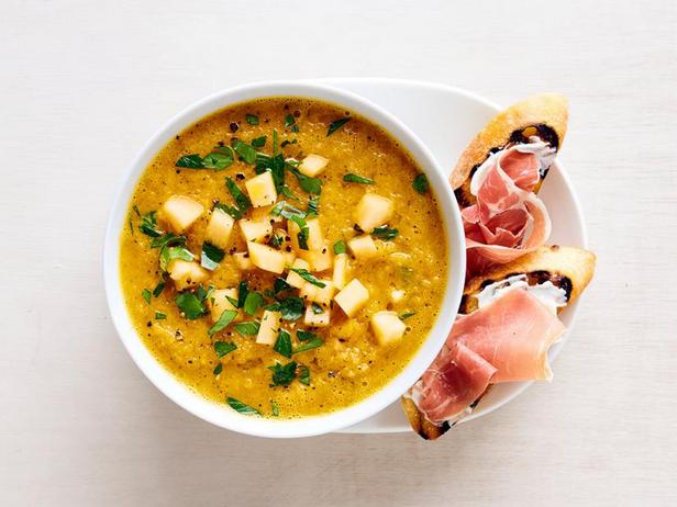 Come preparare il gazpacho di melone e i crostini al prosciutto