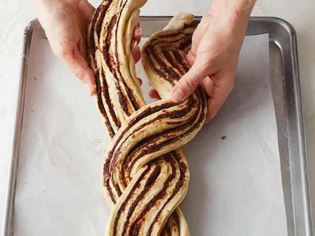 Schokoladen-Mandel-Zopfbrot