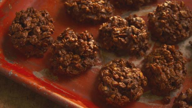 So bereiten Sie Schokoladen-Toffee-Kekse ohne Backen zu