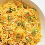 Spaghetti-Kürbis in Karotten-Ingwer-Dressing