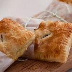 Kuchen mit Birne, Mandel und Kirsche