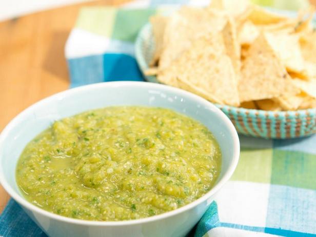 Wie man geröstete Tomatillo-Salsa zubereitet