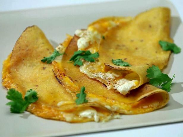 Zubereitung - Quesadilla mit Ziegenkäse, Spargel, Champignons und gerösteter Tomatillo-Salsa