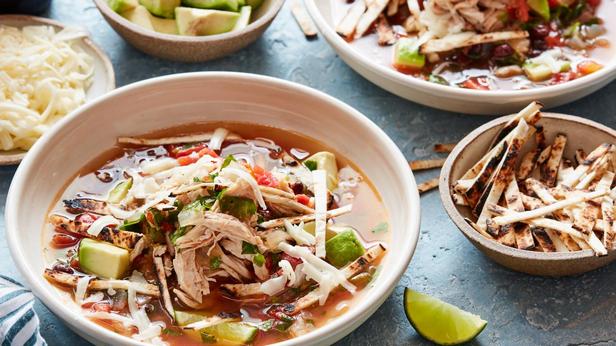 Wie man Hühnertortillasuppe zubereitet