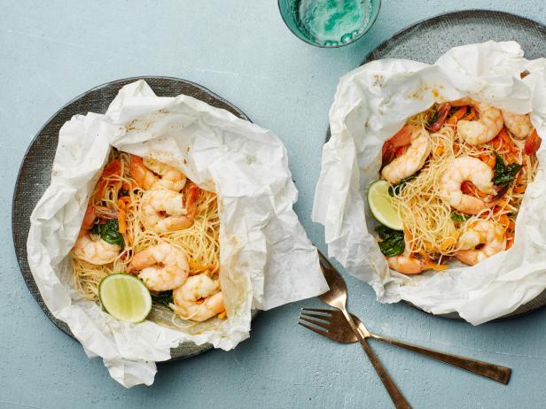 Gamberi con noodles in salsa di cocco con citronella in mazzetti