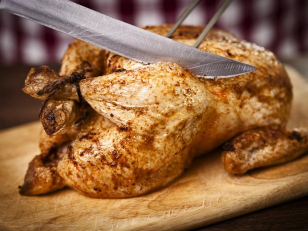 Fehler: Hähnchen direkt nach dem Backen anschneiden.