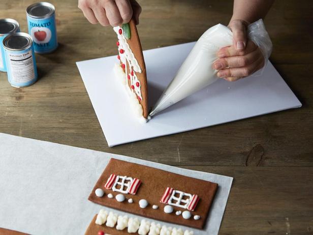 بيت خبز الزنجبيل بالنعناع