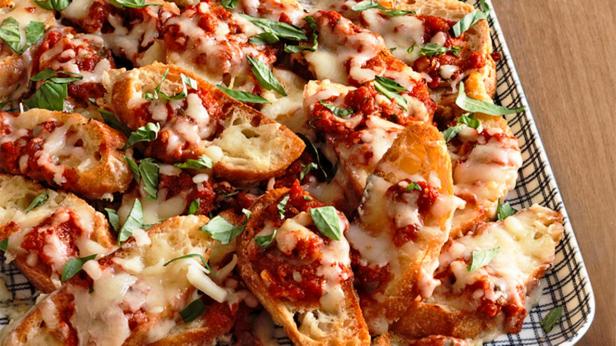 Wie man Croutons mit Pizzageschmack zubereitet