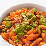 Gebackene Karotten mit Pesto-Sauce