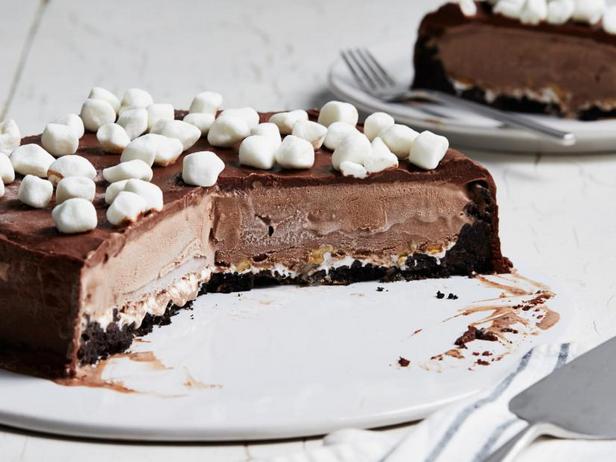 Wie man Rocky Road Eiscremetorte zubereitet