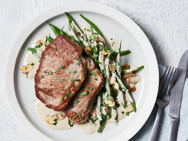Zubereitung - Schweinefleisch „Amandine“ in Mandelsauce