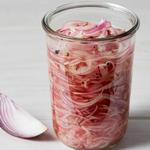 Schnell eingelegte rote Zwiebeln