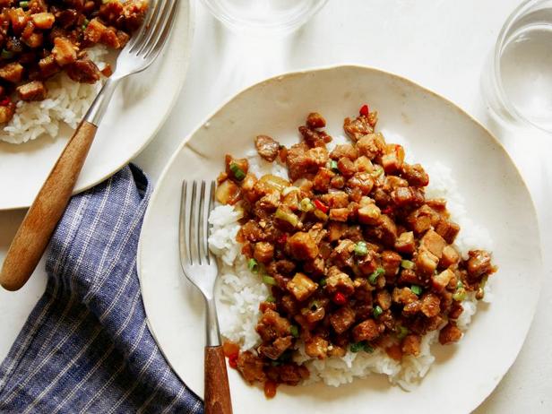 Πώς να φτιάξετε Sisig με χοιρινή κοιλιά