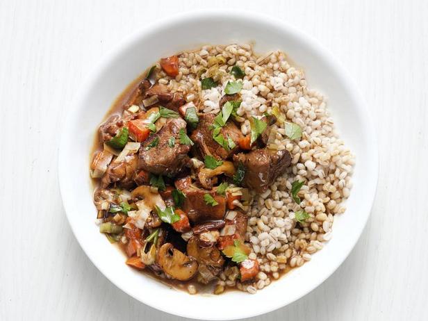 Zubereitung - Schweinefleisch mit Pilzen und Perlgraupen