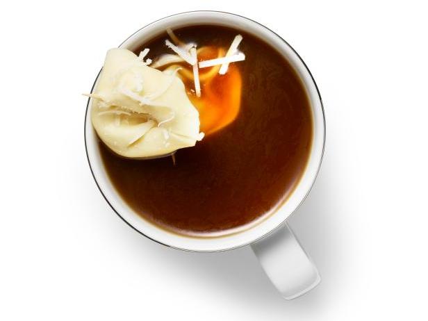 Wie man Portobello- und Steinpilzbrühe zubereitet