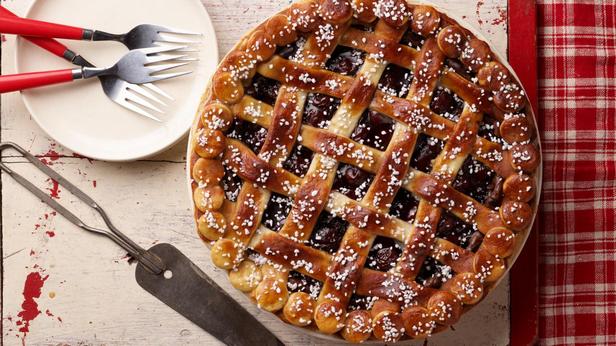 طريقة عمل فطيرة الكرز بالشوكولاتة مع قشرة البريتزل