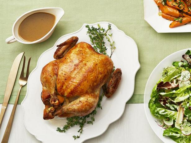 วิธีทำ - ไก่อบราดน้ำเกรวี่ผักฤดูใบไม้ผลิ