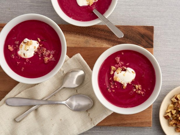 Rote-Bete-Suppe mit Ingwer und Rotkohl