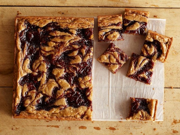 Blondie mit Erdnussbutter und Marmelade