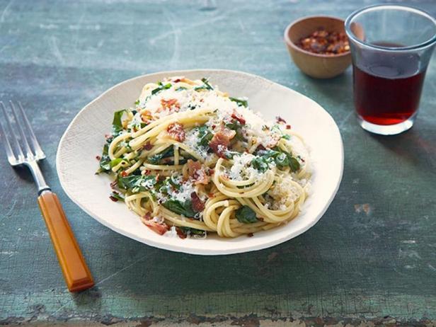 Rezept für Spaghetti mit gebratenem Grünkohl und Speck