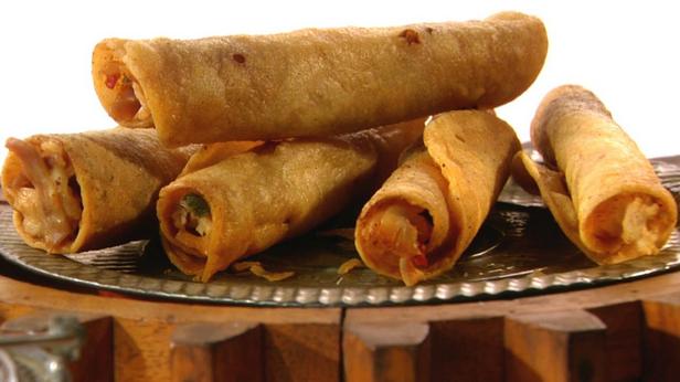 Wie man Truthahn-Taquitos zubereitet