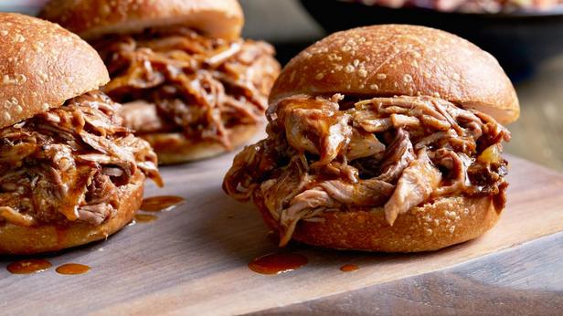 So bereiten Sie Pulled Pork mit BBQ-Sauce zu