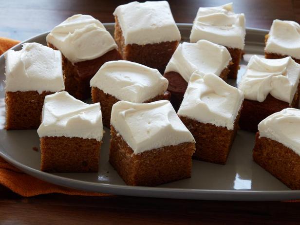 Rezept für gewürzte Kürbisriegel mit Frischkäse-Frosting