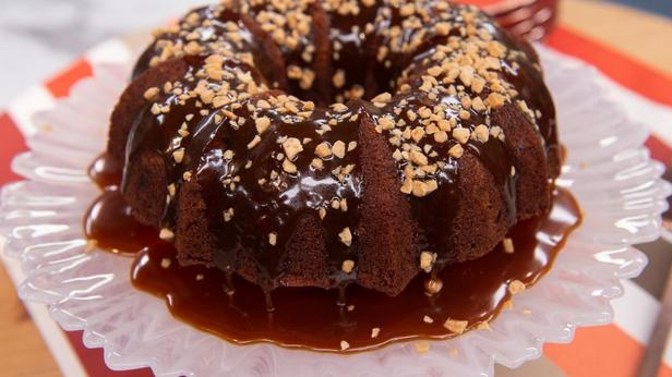 Karamel Pudingli Hurmalı Kek Nasıl Yapılır?