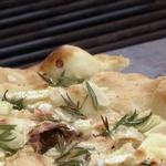 Würziges Thunfisch-Fladenbrot