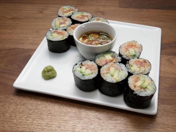 Zubereitung - Scharfe Thunfischröllchen mit Ingwer-Soja-Dip