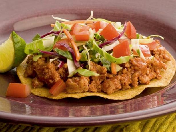 Wie man würzige Truthahn-Tostadas zubereitet
