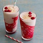 Vanille-Himbeer-Milchshake mit Likör