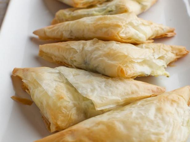 طريقة عمل فطائر السبانخ بعجينة الفيلو
