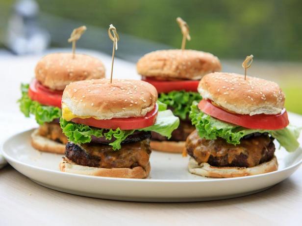 So kocht man die besten gegrillten Burger