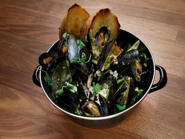 Come preparare le cozze in stile tailandese al latte di cocco con citronella