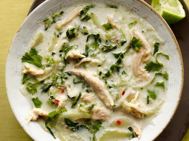 Wie man thailändische Kokosnusssuppe zubereitet