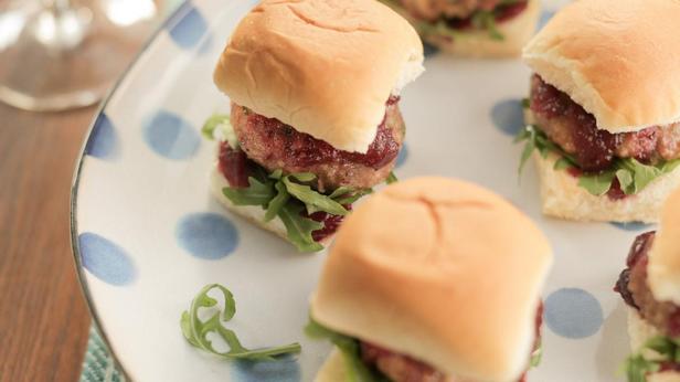 So bereiten Sie Truthahn-Cranberry-Slider-Sandwiches zu