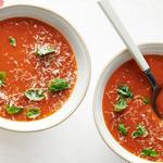 Tomatensuppe mit Parmesan
