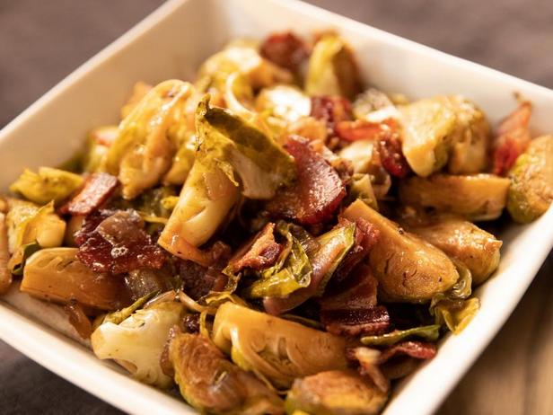 Rezept für geschmorten Rosenkohl mit geräuchertem Speck