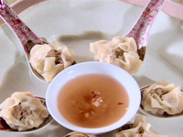 Wie man gedämpfte chinesische Teigtaschen zubereitet