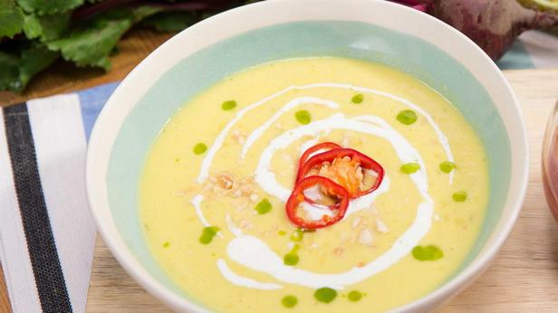 Wie man sommerliches Maisgazpacho zubereitet