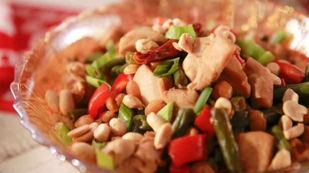 Wie man Hühnchen in Kung-Pao-Sauce zubereitet