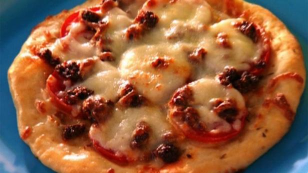 Wie man mexikanische Mini-Pizzen zubereitet