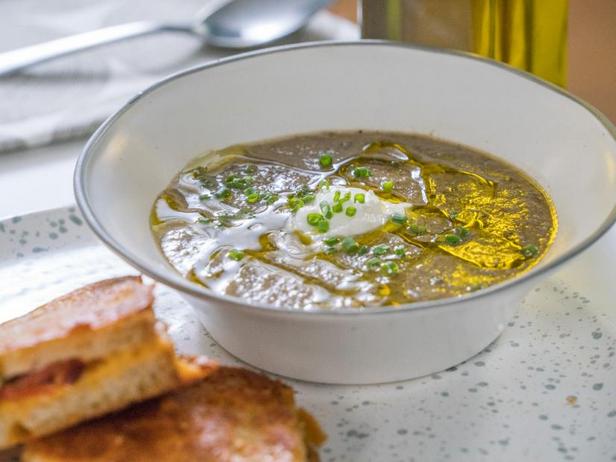 Wie man Wildpilzsuppe zubereitet