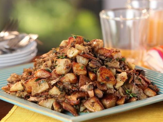 Wie man Kartoffelrösti mit Wildpilzen zubereitet