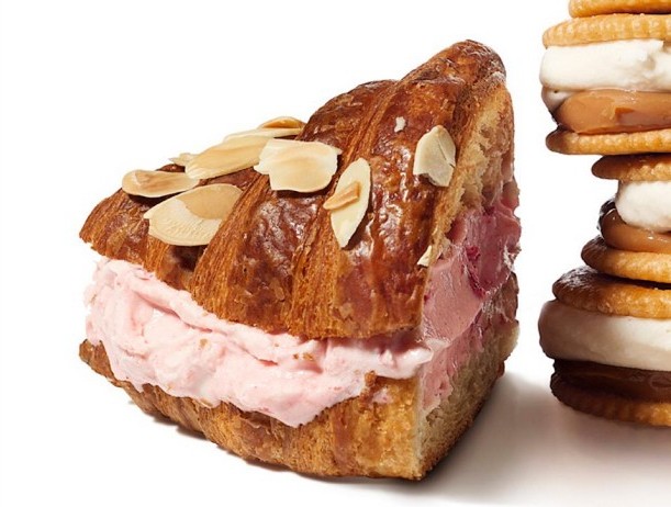 Mandelcroissants mit Kirscheis