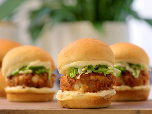 Come preparare i mini panini hawaiani con gamberi all'aglio